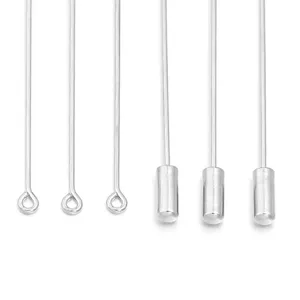 Close-up van zilveren DIY broche speld metalen kopspeld accessoire detail voor handwerk