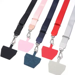 Lanière de téléphone bandoulière multicolore réglable avec patch universel en détail.