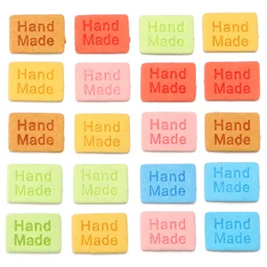 Kleurrijke microfiber lederen handgemaakte labels met reliëf, ideaal voor knutselen en naaien.
