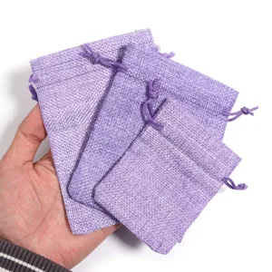 Violette Jute Kordelzugbeutel, kleine Leinen Geschenktüten für Schmuck und Münzen.