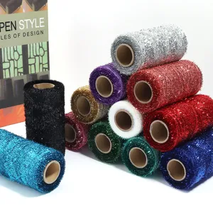 Rouleaux de ruban filet métallisé coloré pour emballage de cadeaux et loisirs créatifs DIY.