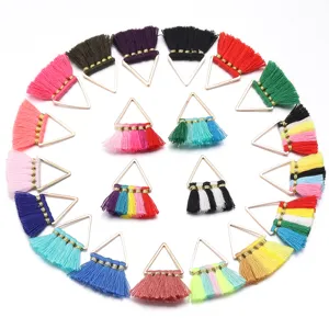 Handgefertigte bunte Dreieck Polyester Quasten Anhänger, DIY Schmuck Zubehör Hauptansicht.