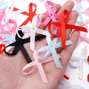 Fiocchi in nastro mini fatti a mano per forcine fai da te e decorazione di scatole regalo.
