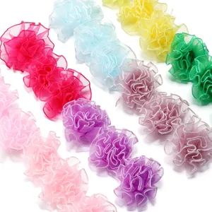 Détails de ruban plissé en organza coloré, fleurs faites à la main pour accessoires de coiffure.