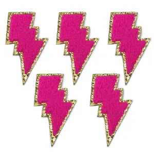 Toppa ricamata a saetta rosa con bordo in paillettes dorate, spugna per vestiti fai-da-te.