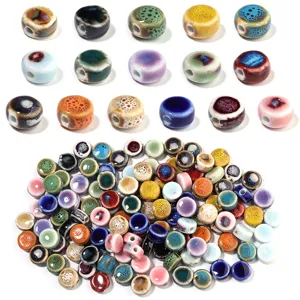 Perline piatte in ceramica smaltata con grande foro per bracciali e collane fai da te.