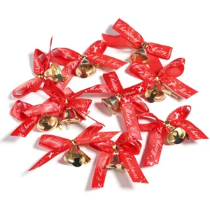 Detail de nœud ruban de Noël rouge avec clochette d'or pour décoration de fête festive.