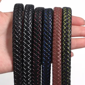 Gedetailleerd overzicht van 12 mm gevlochten PU-leren platte koorden in diverse kleuren.