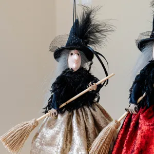 Halloween Hexe Hängepuppe Dekoration mit Besen und glitzerndem Kleid für Party Requisiten.