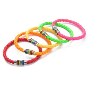 Buntes geflochtenes PU-Lederarmband mit Regenbogen-Magnetverschluss, Mode Schmuck Detailansicht.