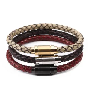 Bracciale in pelle intrecciata impilata con chiusura magnetica in acciaio inossidabile.