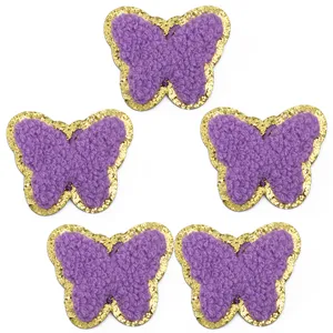 Toppe a farfalla ricamate in ciniglia viola con bordo glitterato dorato per fai da te.