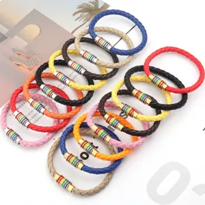 Buntes geflochtenes PU-Lederarmband mit Regenbogen-Magnetverschluss, Boho-Schmuck.