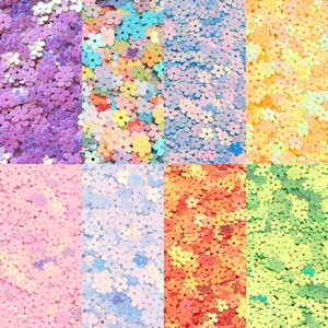 Paillettes de fleurs colorées avec des trous pour nail art DIY et artisanat, multicolores.