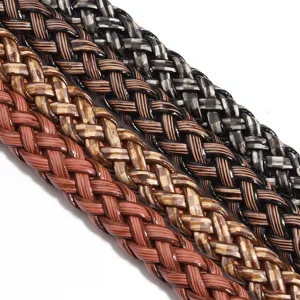 Close-up detail van 8-strand platte PU lederen gevlochten koord, kleurrijk DIY accessoire.