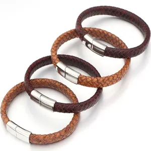 Set van gevlochten armbanden van echt leer met roestvrijstalen magnetische sluiting.