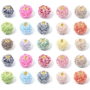 Pompones de lana de cordero esponjosos coloridos con anillas doradas para joyería DIY y llaveros.