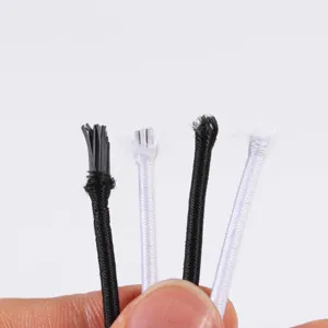 Gedetailleerd overzicht van zwart-witte elastische koorden met zicht op de binnenste kern.