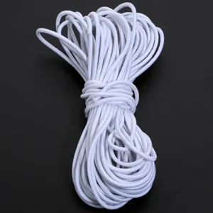 Witte ronde elastische koord voor naaien, rekkende rubberband voor kleding. Detailweergave.