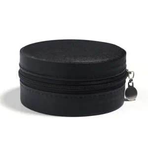 Gedetailleerd overzicht van de zwarte ronde PU lederen sieraden opbergdoos met rits.