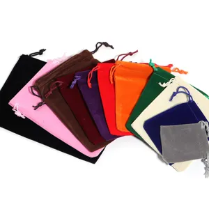 Bustine in velluto con coulisse per confezione regalo di gioielli, sacchetti colorati dettaglio.