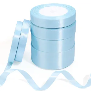 Rotoli di nastro in raso azzurro per confezioni regalo, decorazioni nuziali, fiocchi fai-da-te.