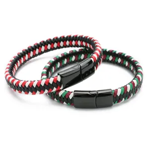 Detail van gevlochten PU lederen koppel armband met zwarte roestvrij stalen magneetsluiting.