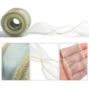 Nastro in filato con bordo dorato, organza trasparente di dettaglio per confezione regalo.