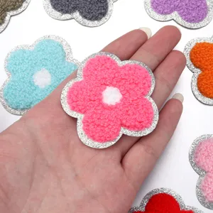 Toppa ricamata in spugna a fiore con bordo glitterato per vestiti borse cappelli cover.