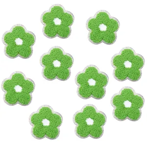 Toppa floreale ricamata in ciniglia verde con bordo argentato per custodia cellulare DIY.