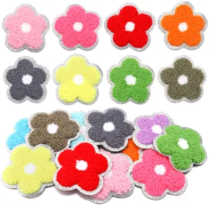Toppe ricamate di fiori in ciniglia colorata con bordi glitterati per vestiti cappelli borse.