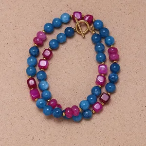 Colorata collana di perle in pietra naturale, elegante catenina per vacanze al mare.