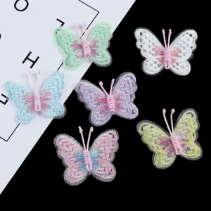 Bunte spitzen schmetterling aufnäher für diy handwerk haaraccessoires und kleidung details.