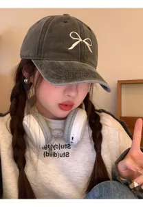 Casquette de baseball rétro lavée brodée de nœuds, chapeau visière élégant pour les femmes.