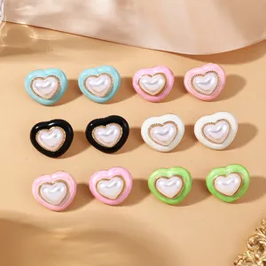 Bunte herzförmige Perlen Ohrringe, stilvolle Kontrastfarbe Modeschmuck Set für Frauen.