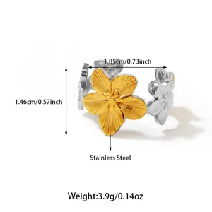 Gedetailleerd overzicht van de roestvrijstalen ring met nauwkeurige afmetingen en bloemdesign.