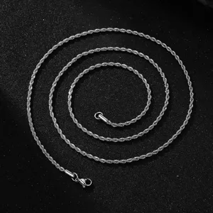 Detalle de collar cadena de cuerda plateada, cadena hip hop de acero inoxidable para hombre.