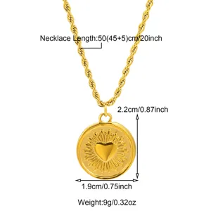Collier chaîne corde dorée détail montrant longueur 50cm et dimensions pendentif cœur.