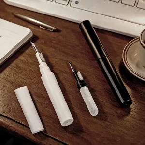 Penna per Pulizia Auricolari 3-In-1 Kit di Pulizia Cuffie Bluetooth Strumento di Pulizia per Auricolari Senza Fili Portatile