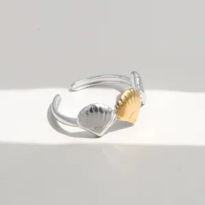 Edelstahl Muschel offener Ring Detailansicht, vintage zweifarbiger Fingerring fur Damen.