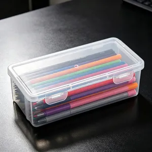 Caja de almacenamiento transparente de plástico para lápices y material de papelería.