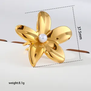 Gold flower pearl open ring detail showcase elegant stainless steel fashion jewelry item