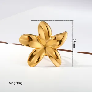 Stainless steel gold plated flower ring detail showcasing 37mm size and 8g lightweight design.
