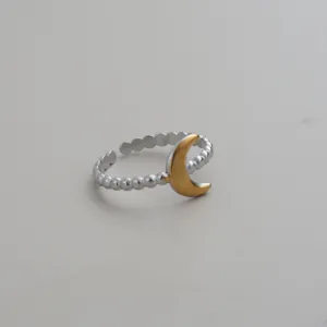 Edelstahl Mond Ring Detailaufnahme Gold Silber zweifarbig offenes Design Schmuck