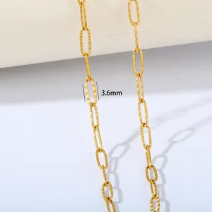 Nahaufnahme der goldenen Edelstahlkette, die feine 3.6mm Glied-Textur und Struktur zeigt.