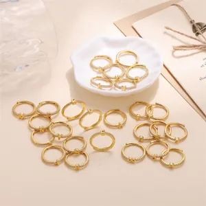 Anelli con lettere dell'alfabeto dorati con pietre di zircone, design aperto regolabile.