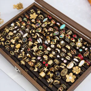 Conjunto de anillos de moda chapados en oro 18K de flores exquisitas, estilo vintage para mujeres.