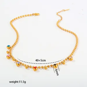 Gouden roestvrijstalen kraal ketting detail met kleurrijke kristallen en 40+5cm lengte.