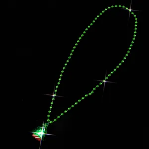 Weihnachts-LED leuchtende grüne Perlenkette mit Tannenbaum-Anhänger für Feiertage.