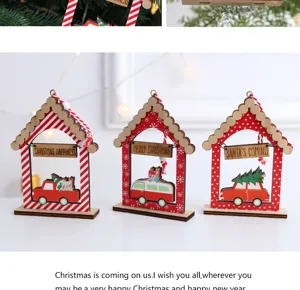 Set di ornamenti di casa in legno di Natale, oggetti di decorazione per la festa.